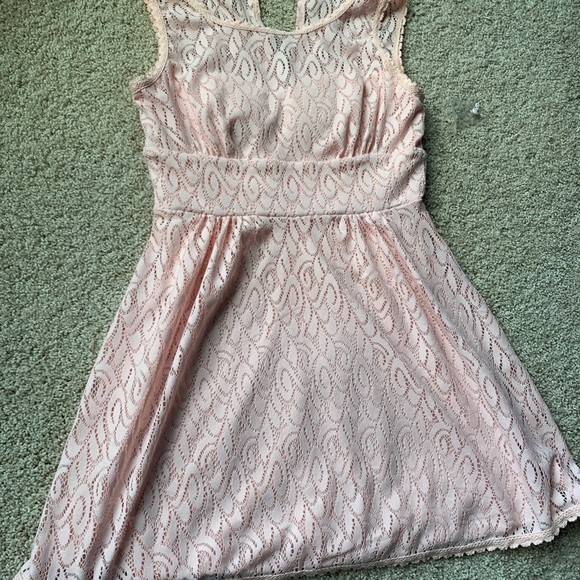 Pink lace dress - Picture 4 of 6